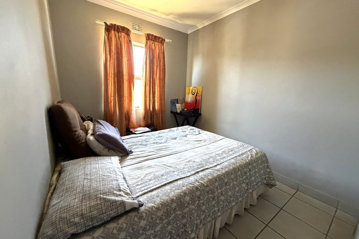 2 Bedroom Flatlet for Sale in Heuweloord - Photo 4