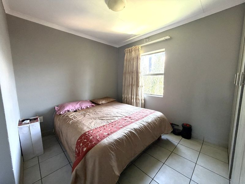 2 Bedroom Flatlet for Sale in Heuweloord - Photo 3