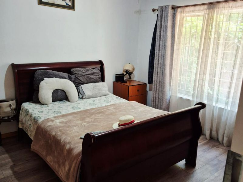 Spacious 3-Bedroom Townhouse with Private Garden & Double Garage - Photo 4