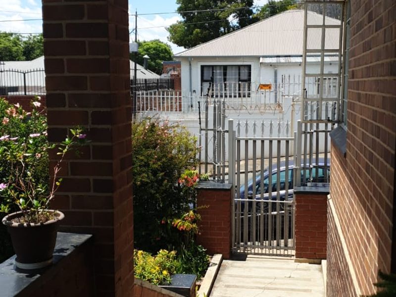 Charming Face-Brick Home with Income Potential – Kensington - Photo 3