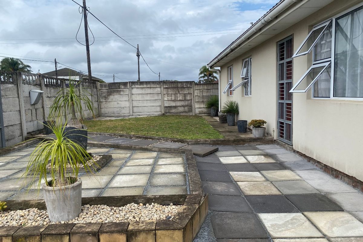 PPRA Registered : Gonubie’s Best Bargain!!! Incredible Value + Double Garage & Double Carport – Act Fast - Photo 2