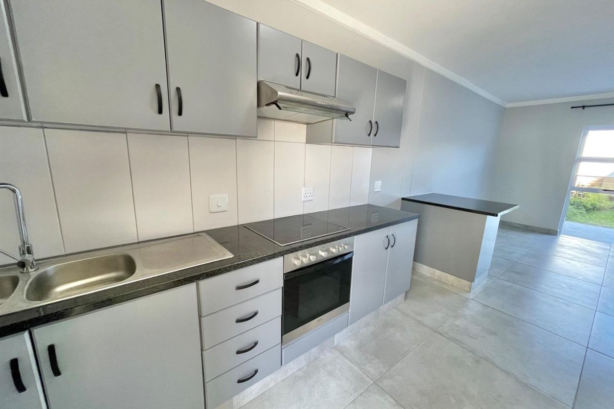 Ground Floor Apartment... Popular Complex... Close to the Beach !!! - Photo 2