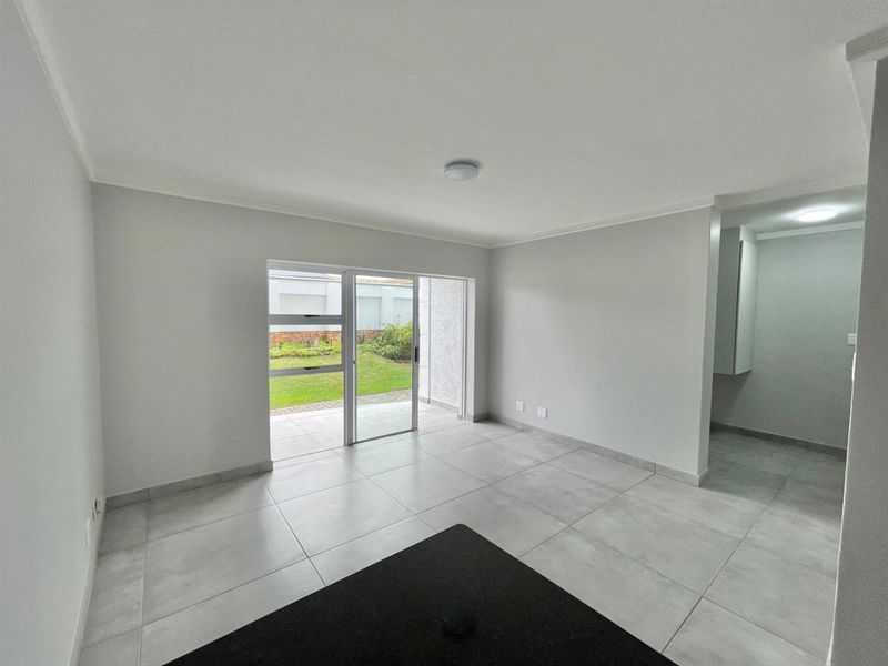 Ground Floor Apartment... Popular Complex... Close to the Beach !!! - Photo 9