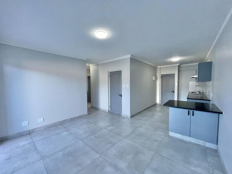 Ground Floor Apartment... Popular Complex... Close to the Beach !!! - Photo 7