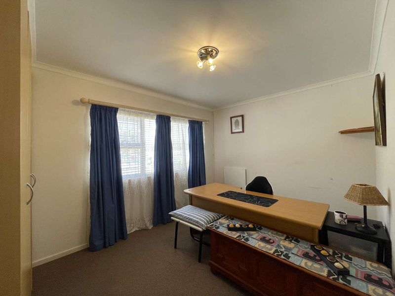 Two Bedroom Apartment... Popular Complex... Swimming Pool !!! - Photo 8