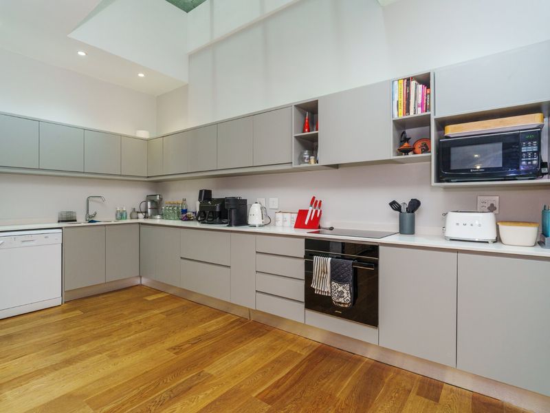 2-bed | 2-bath | 131 m2 | Pool + Security + Parking - Photo 8