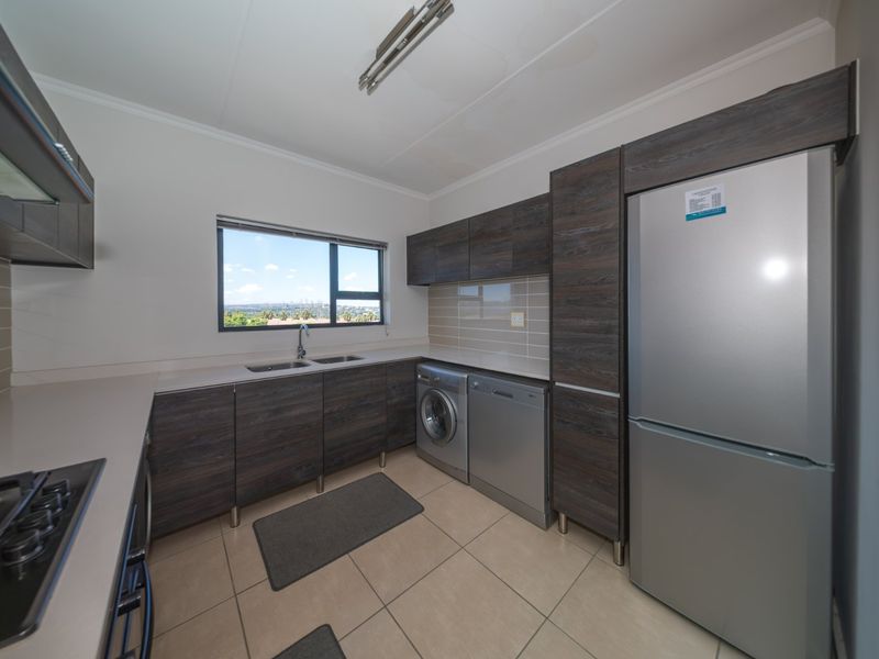 Immaculate Top-Floor Living | Greenstone Crest - Photo 2