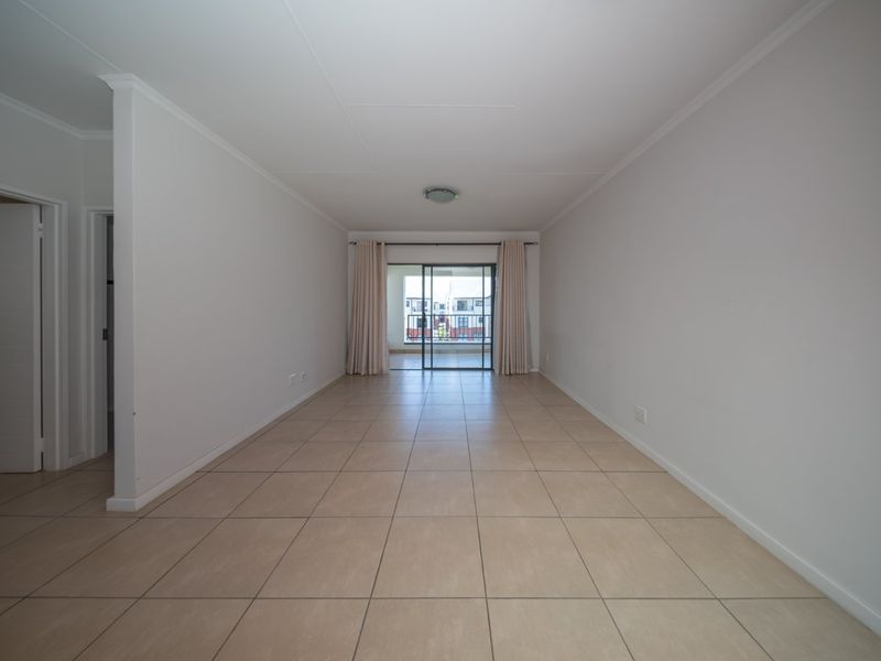 Immaculate Top-Floor Living | Greenstone Crest - Photo 8