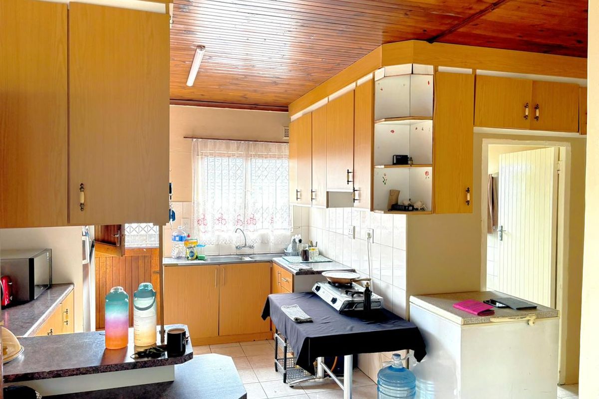 Perfect 3-Bed Family Haven in Chiltern Heights, Shallcross with Future Expansion Potential - Photo 3