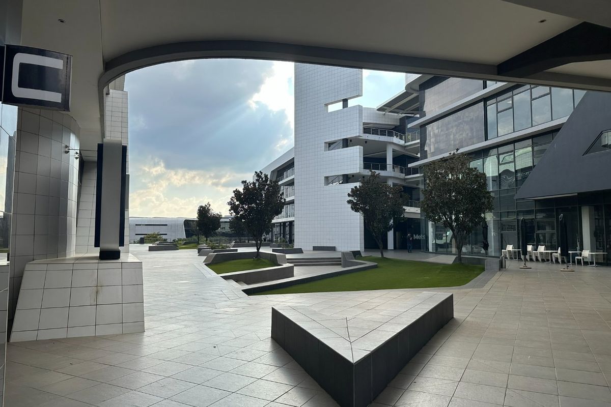 **Premium Secure Offices with Backup Power / Water in Irene | Direct Landlord Opportunity** - Photo 2