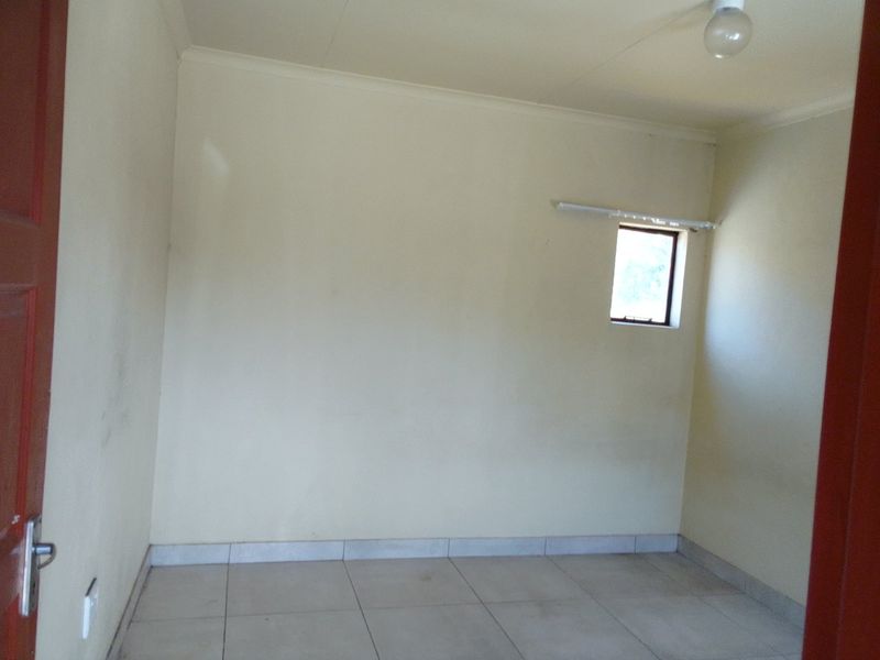 Spacious 5-Room Property for Sale in Leachville, Brakpan - Photo 6