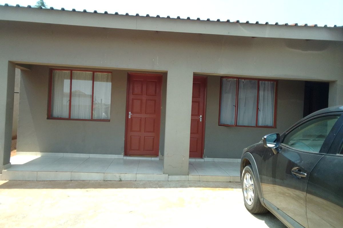 Spacious 5-Room Property for Sale in Leachville, Brakpan - Photo 4