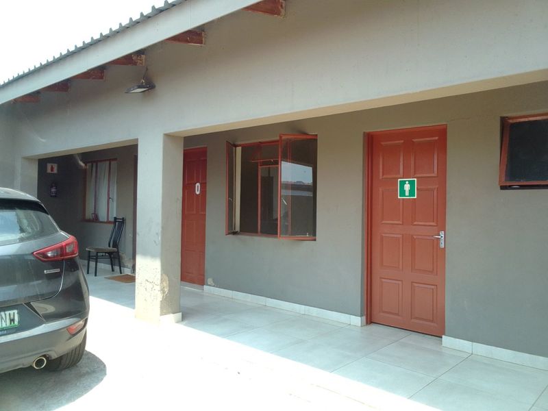 Spacious 5-Room Property for Sale in Leachville, Brakpan - Photo 1