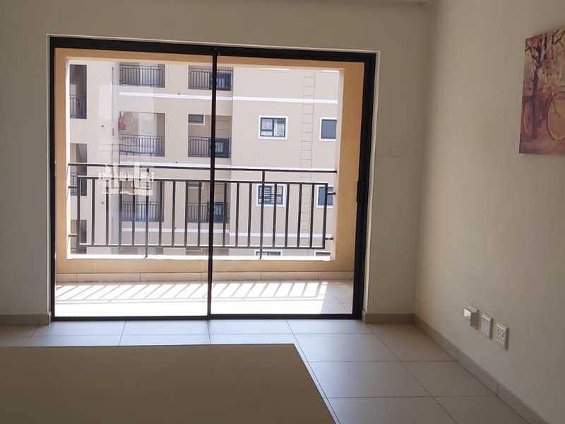 1 Bedroom with  1 Bathroom   Apartment Available  For Rental - Photo 5