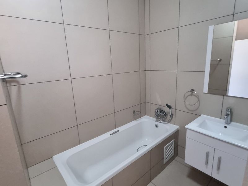 1 Bedroom with  1 Bathroom   Apartment Available  For Rental - Photo 8