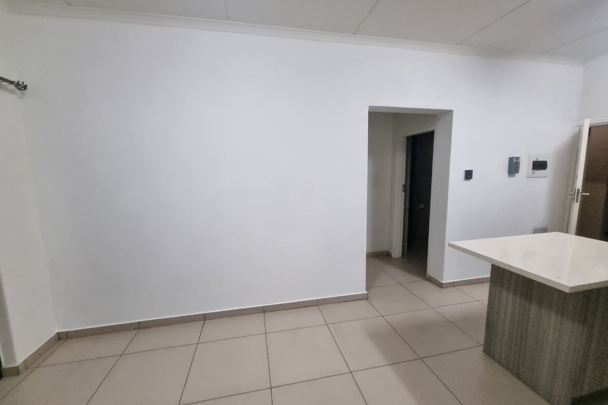 1 Bedroom with  1 Bathroom   Apartment Available  For Rental - Photo 4