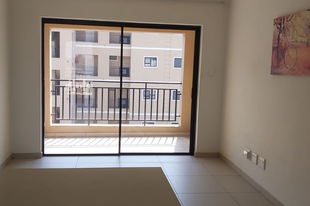 1 Bedroom with  1 Bathroom   Apartment Available  For Rental - Photo 5