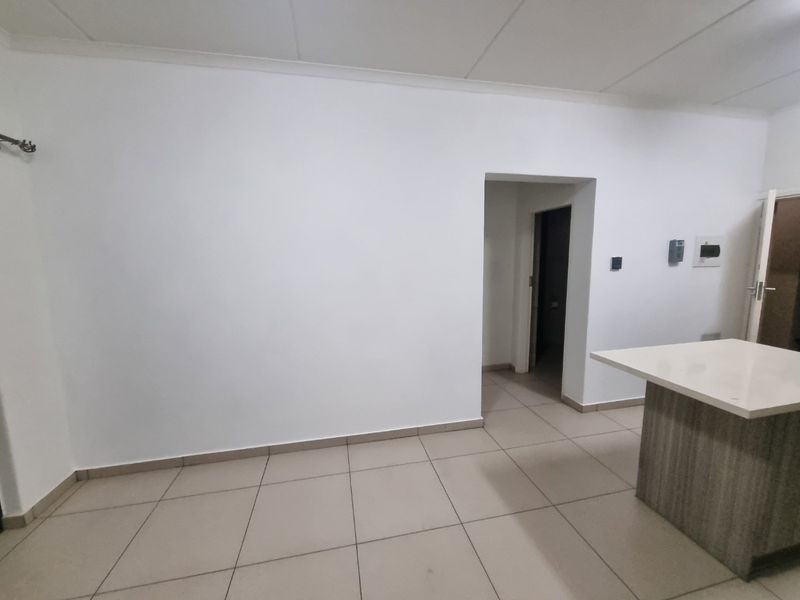 1 Bedroom with  1 Bathroom   Apartment Available  For Rental - Photo 4