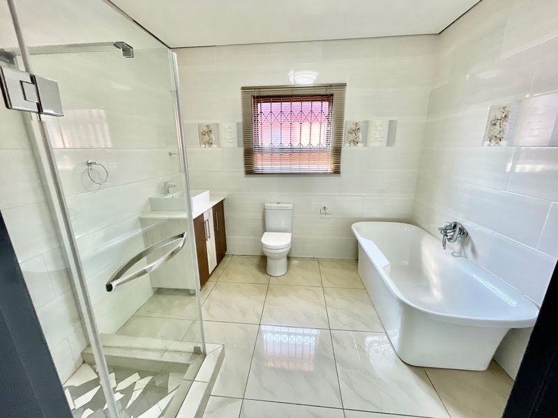 Oh What A Beauty Though - Photo 9