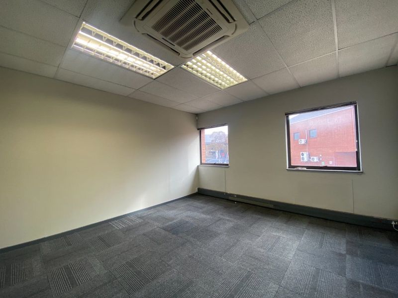 Prime Office to rent in Waterfall Office Park  - Photo 9