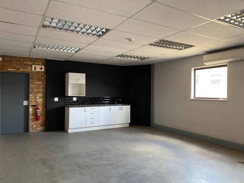 Prime Warehouse Space to rent in Waterfall Office Park, Midrand  - Photo 6