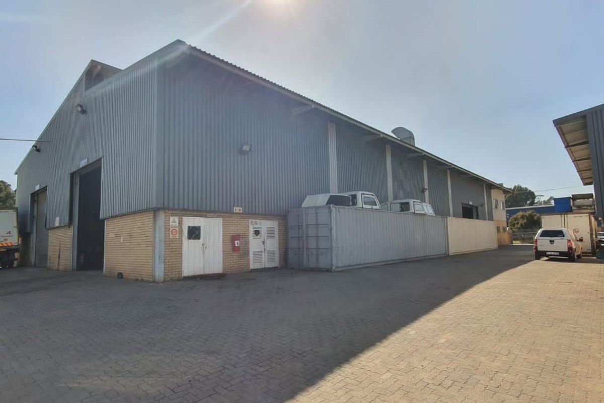 Spacious Yard to let in Simmerfield, Germiston  - Photo 2