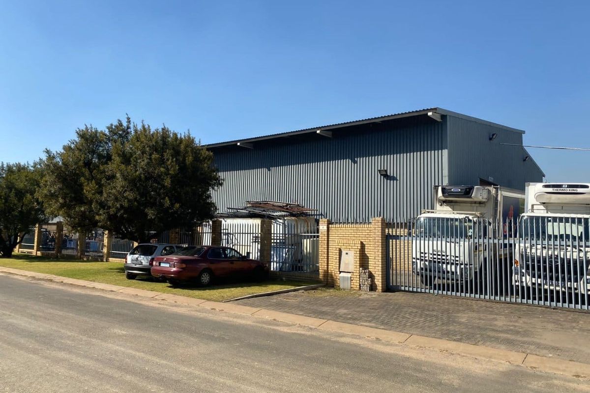 Spacious Yard to let in Simmerfield, Germiston  - Photo 3