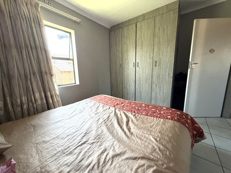2 Bedroom Flatlet for Sale in Heuweloord - Photo 9