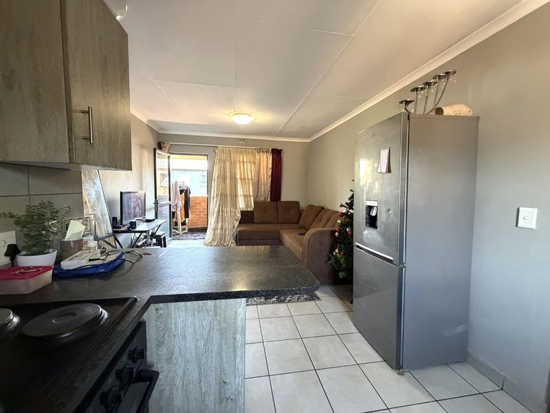 2 Bedroom Flatlet for Sale in Heuweloord - Photo 5