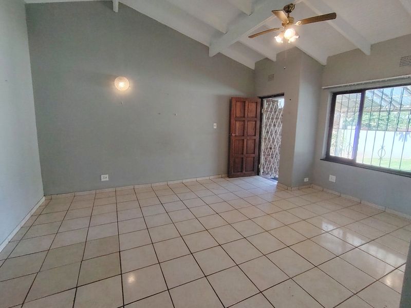 Stand alone Townhouse with NO levies - Photo 10