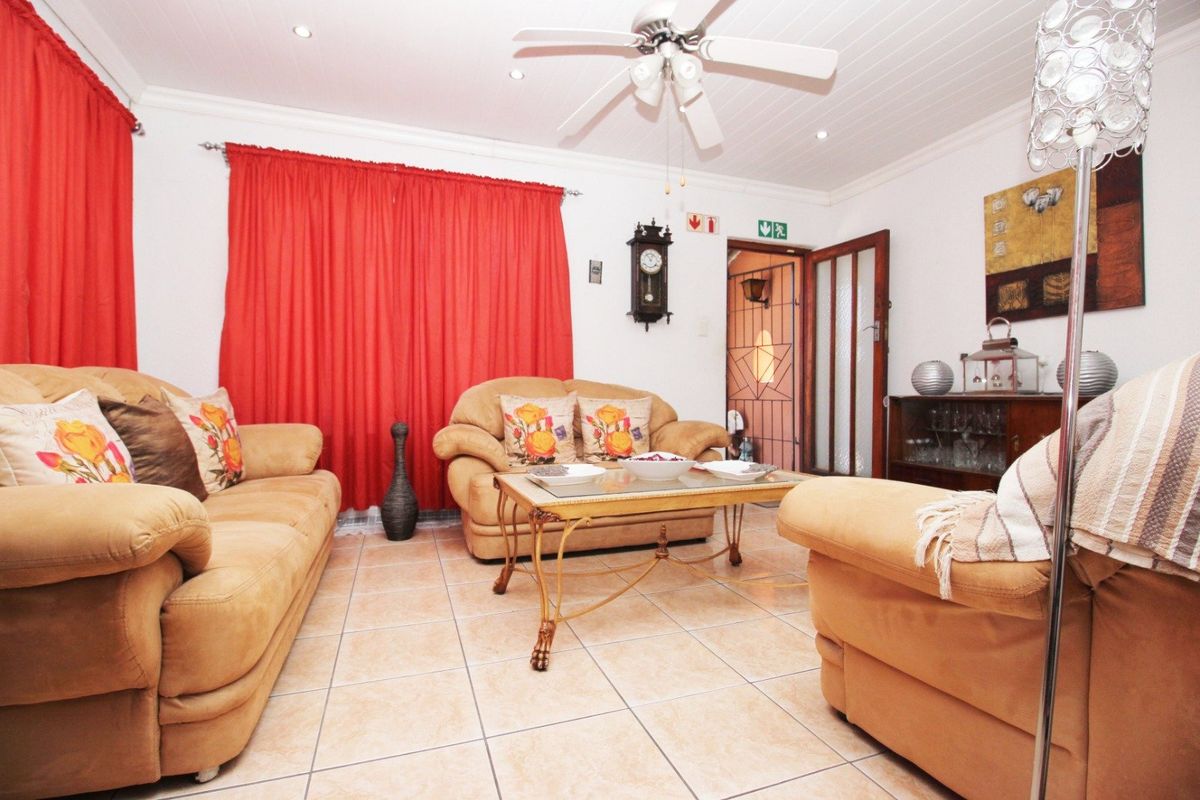 Family Home Offering 3 bedrooms for sale - Photo 3