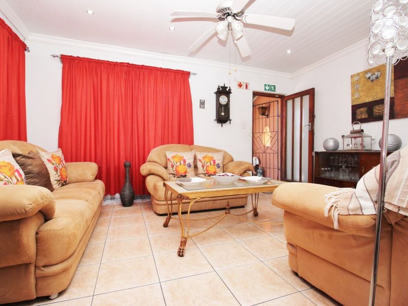 Family Home Offering 3 bedrooms for sale - Photo 3