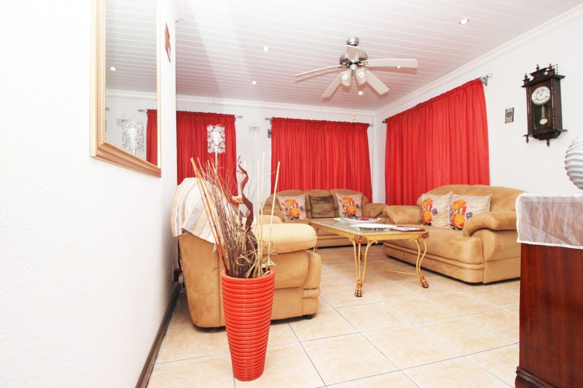 Family Home Offering 3 bedrooms for sale - Photo 2