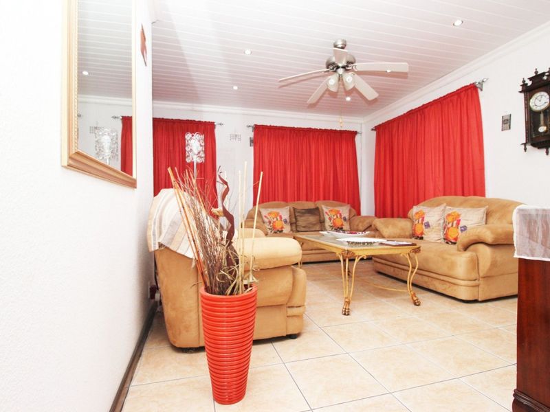 Family Home Offering 3 bedrooms for sale - Photo 2