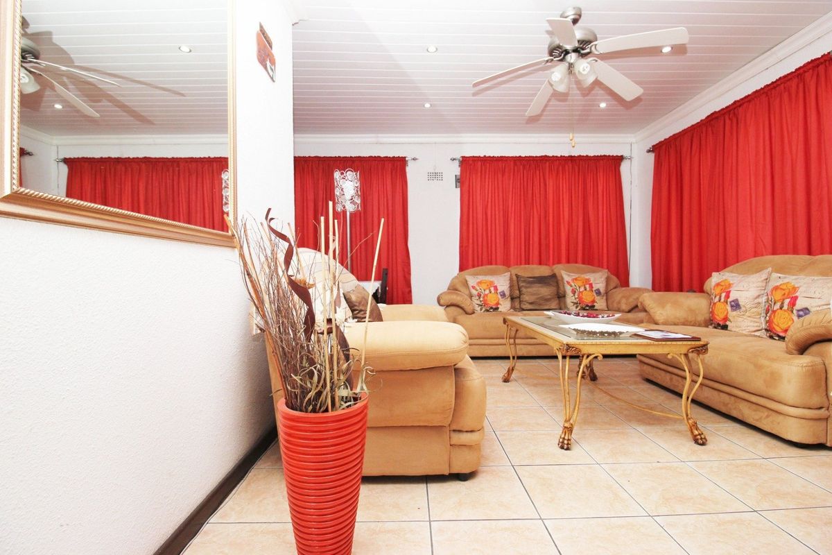 Family Home Offering 3 bedrooms for sale - Photo 4