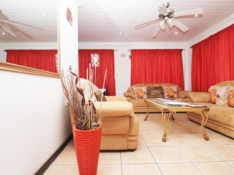 Family Home Offering 3 bedrooms for sale - Photo 4