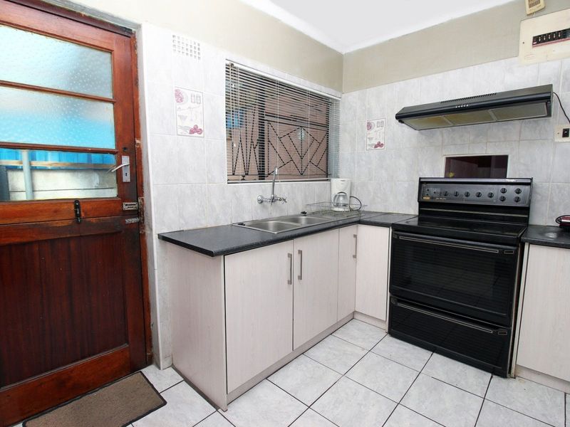 Family Home Offering 3 bedrooms for sale - Photo 10