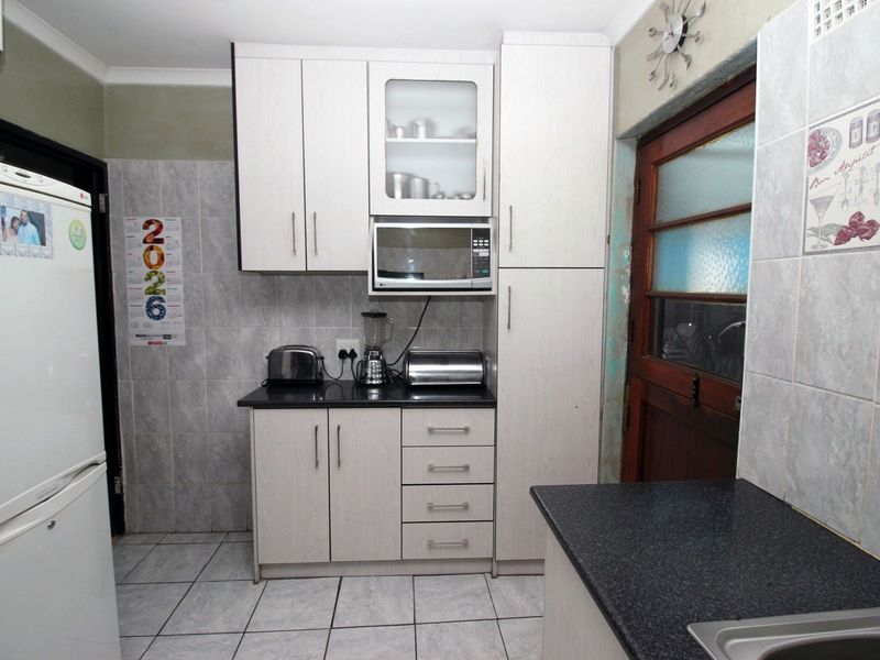 Family Home Offering 3 bedrooms for sale - Photo 8