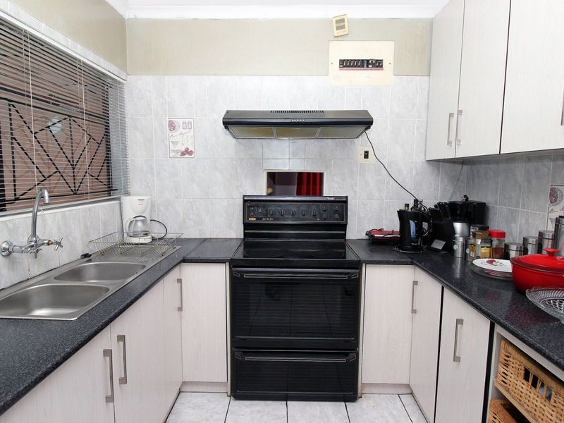 Family Home Offering 3 bedrooms for sale - Photo 7