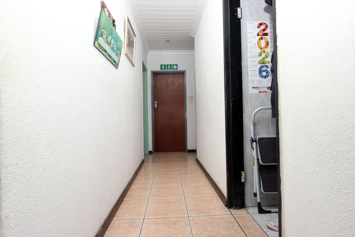 Family Home Offering 3 bedrooms for sale - Photo 5