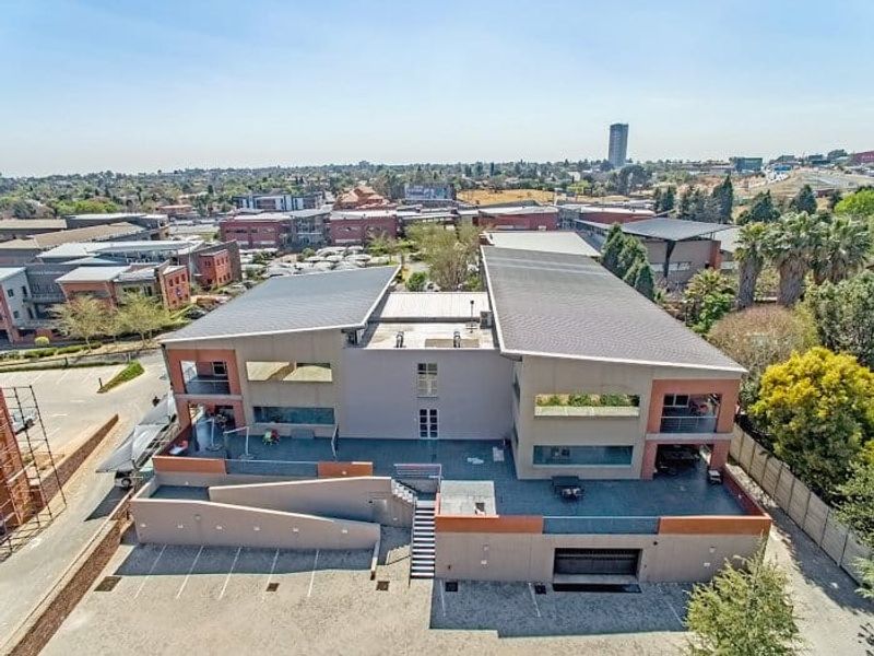 A+ Grade Office Building to rent in Riley Office Park, Bedfordview.  - Photo 9