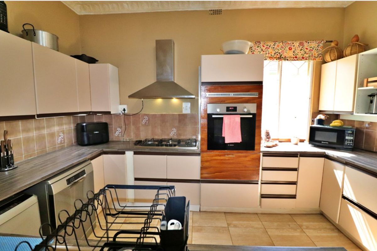 A massive stand property - Photo 3