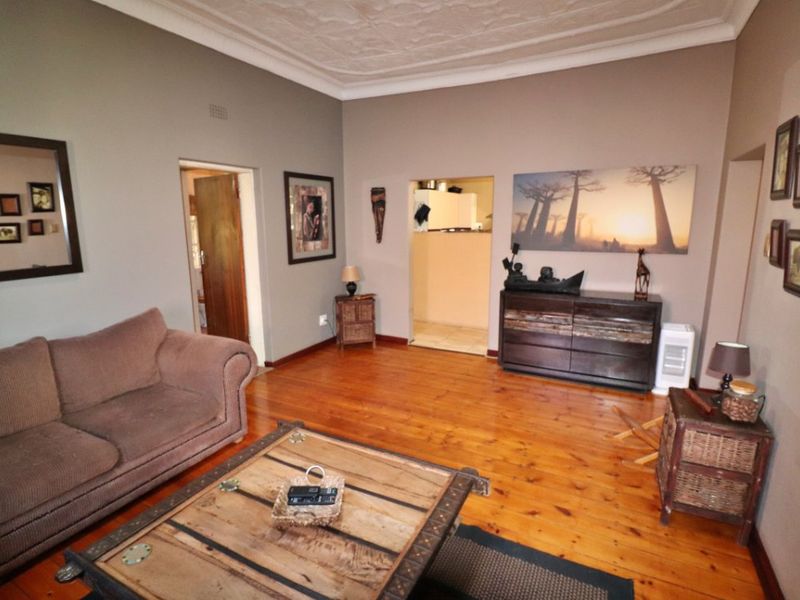 A massive stand property - Photo 8