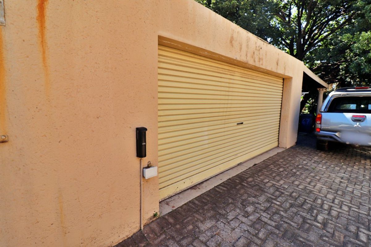A massive stand property - Photo 4