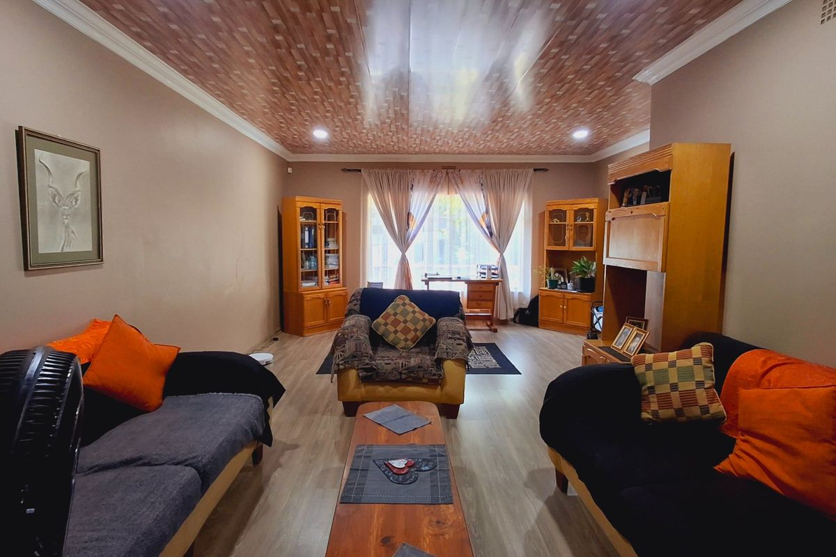 Family Home Near High School, Primary School & Shopping Mall – Sasolburg - Photo 2