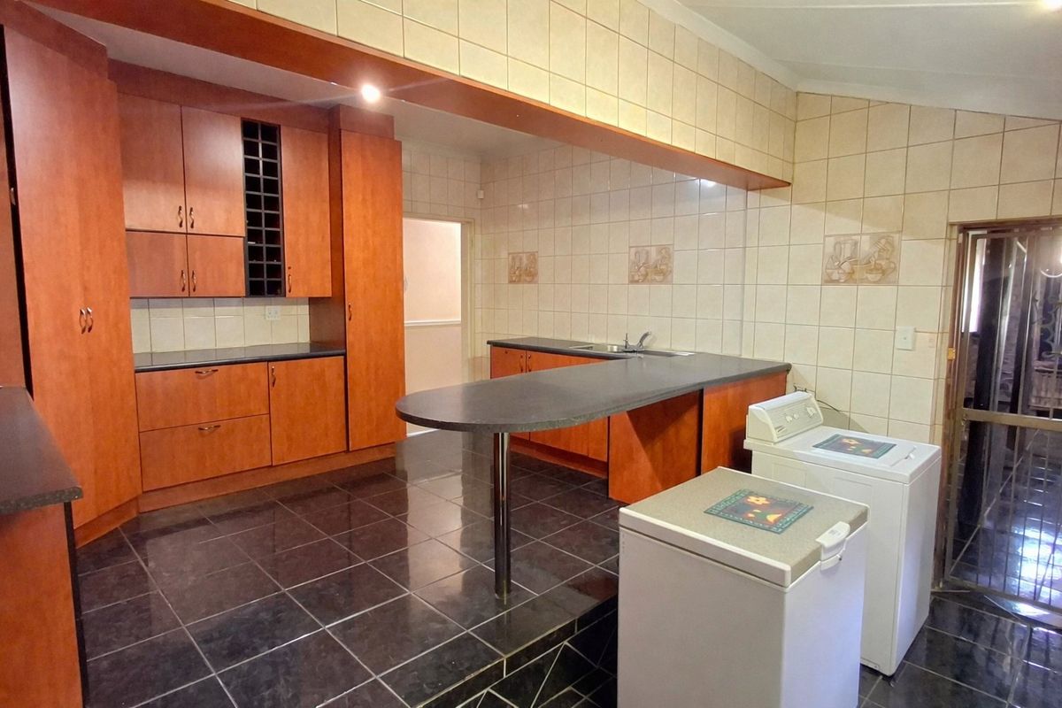 Family Home Near High School, Primary School & Shopping Mall – Sasolburg - Photo 5