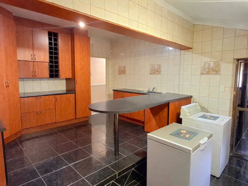 Family Home Near High School, Primary School & Shopping Mall – Sasolburg - Photo 5