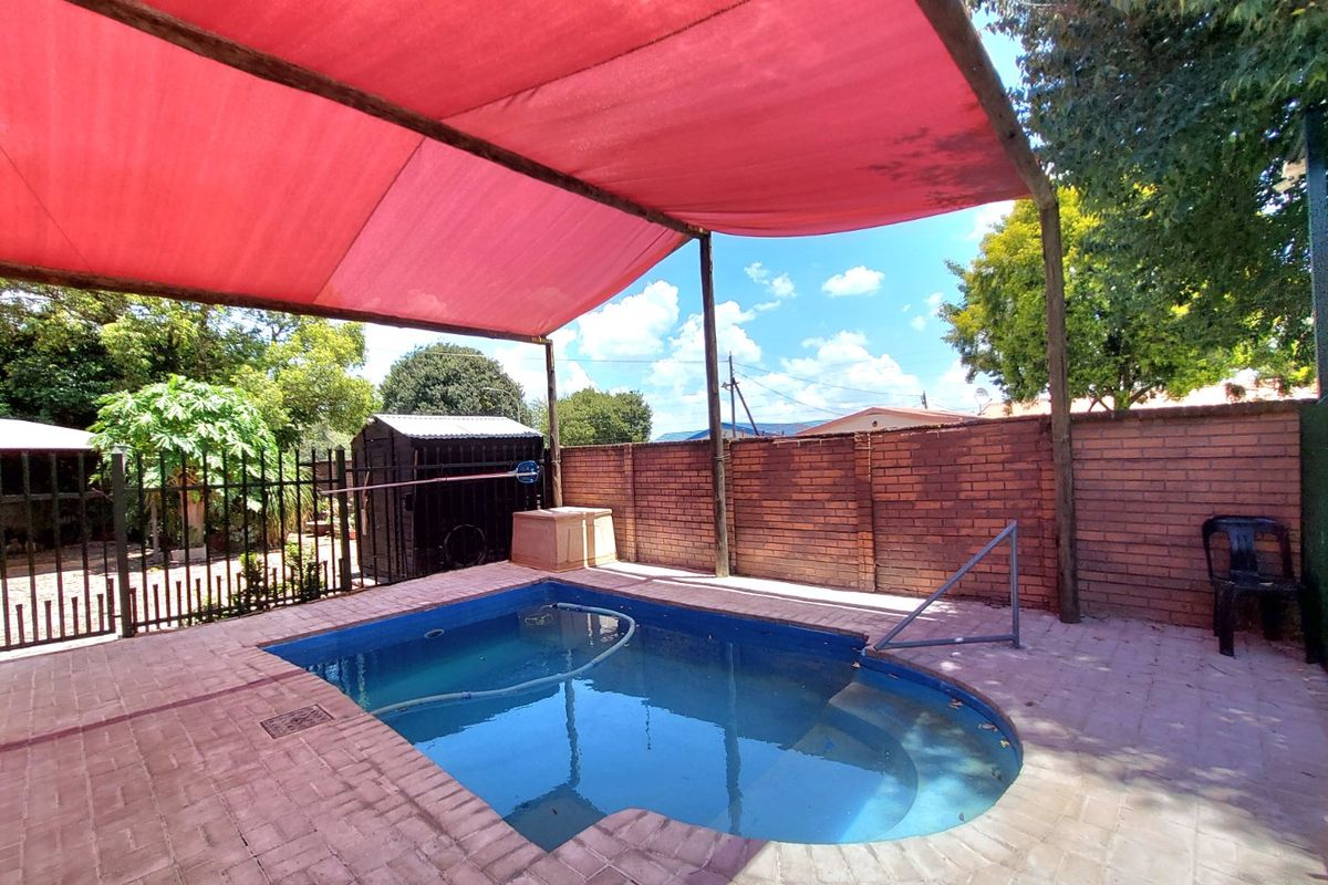 House with Flatlet for Sale  Brits Central - Photo 2