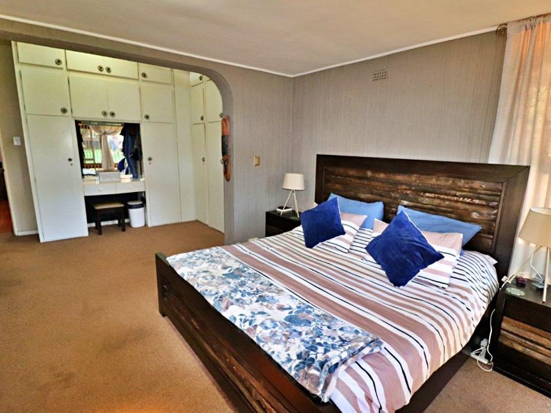 Stunning Family Home and Cottage on Huge Land - Photo 10