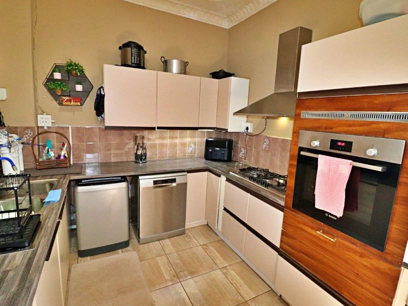 Stunning Family Home and Cottage on Huge Land - Photo 5